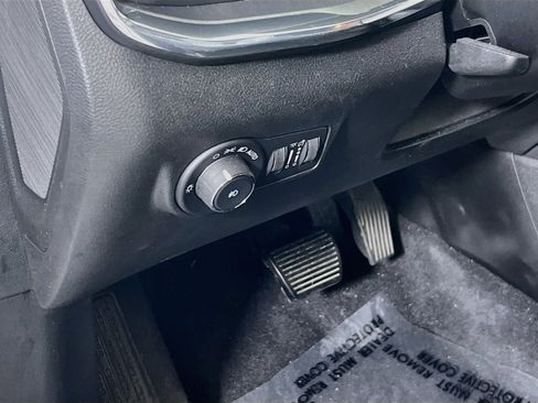 Used 2023 Jeep Compass High Altitude AWD/4WD image 10