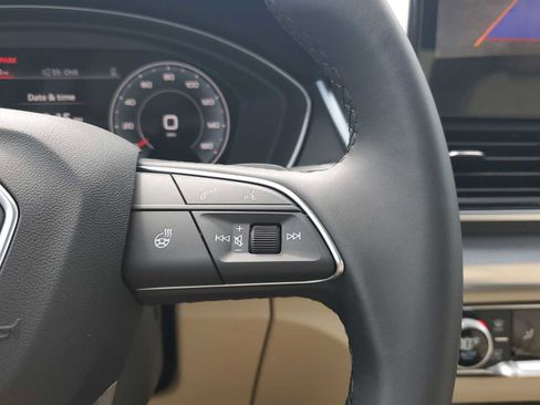 Certified 2025 Audi Q5 2.0T Premium w/ Convenience Plus Package image 18