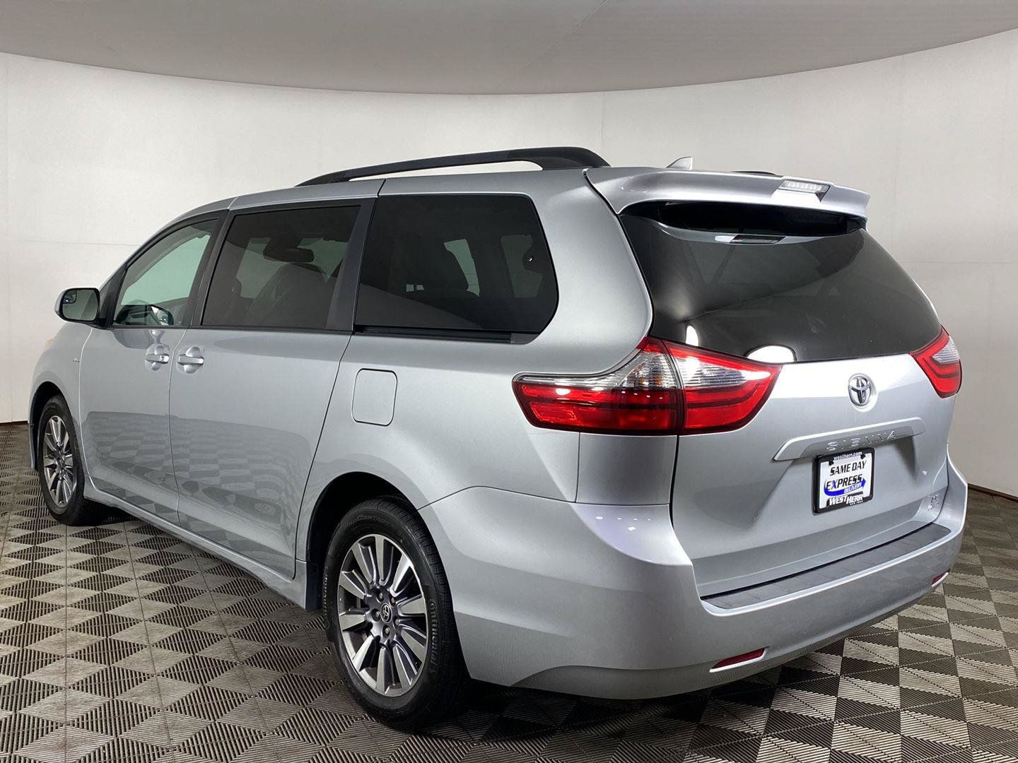 Used 2020 Toyota Sienna LE AWD/4WD image 4