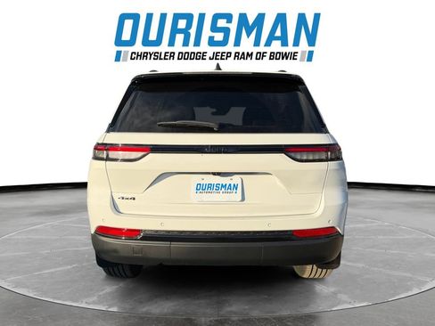 New 2025 Jeep Grand Cherokee Altitude image 5