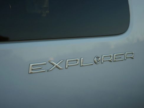 Used 2016 Chevrolet Express 2500 Extended image 16