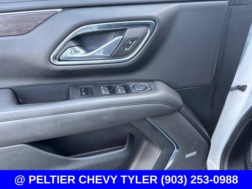 Used 2024 Chevrolet Suburban LT w/ Luxury Package RWD image 13