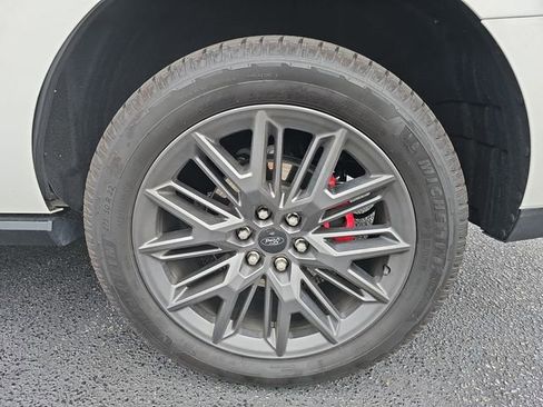Used 2025 Ford Expedition Platinum w/ Stealth Performance Package AWD/4WD image 9