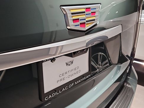 Certified 2025 Cadillac Escalade Premium Luxury image 36