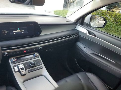 Used 2024 Hyundai Palisade SEL w/ Premium Package FWD image 16