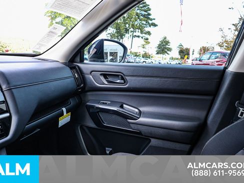 Used 2024 Nissan Pathfinder SV w/ SV Premium Package image 44