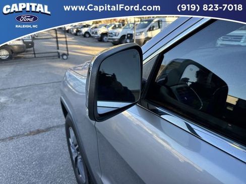 Used 2019 Jeep Grand Cherokee Limited image 12