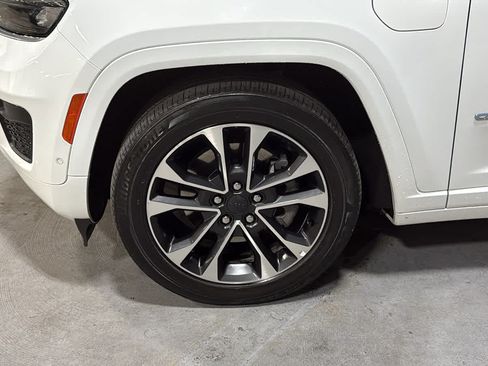 Used 2023 Jeep Grand Cherokee Overland AWD/4WD image 8