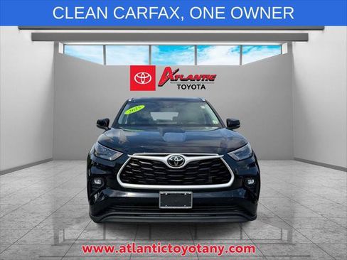 Certified 2025 Toyota Highlander XLE FWD image 2