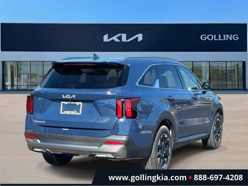 Certified 2024 Kia Sorento S w/ Panoramic Sunroof Package image 3
