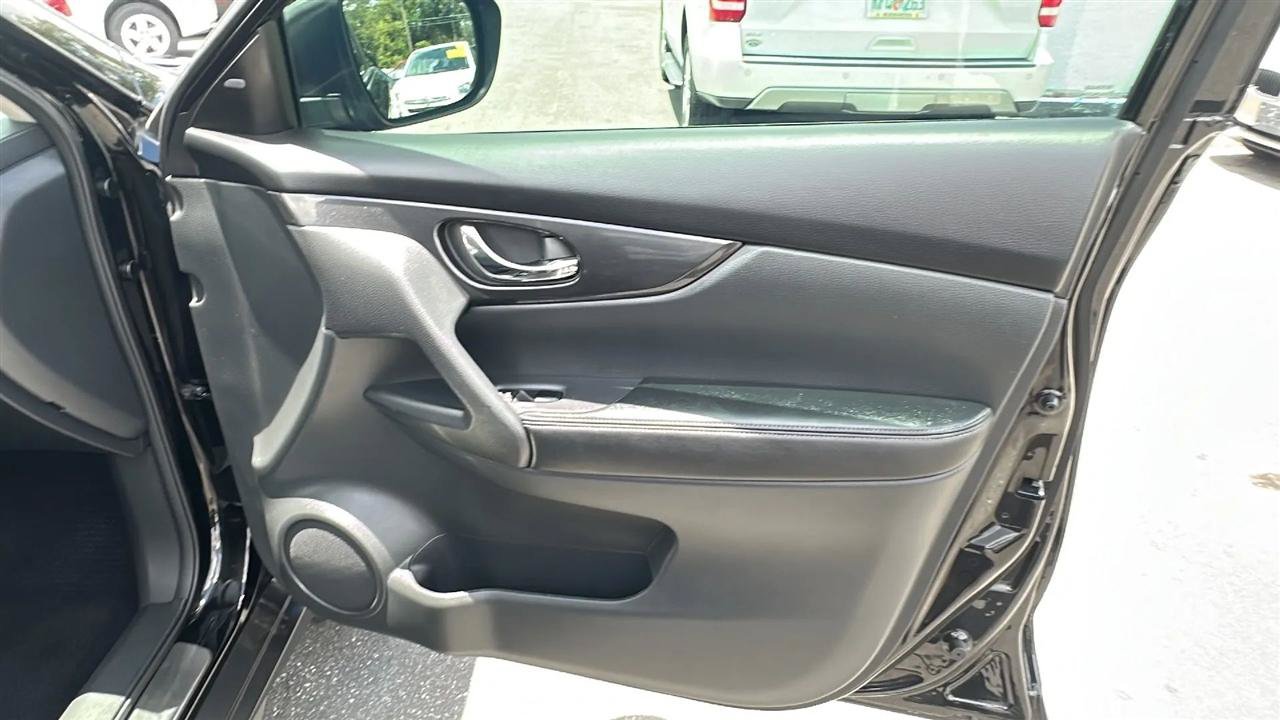 Used 2017 Nissan Rogue SV w/ Midnight Edition FWD image 29