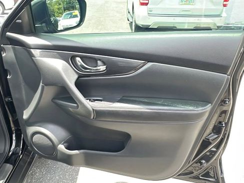 Used 2017 Nissan Rogue SV w/ Midnight Edition FWD image 29