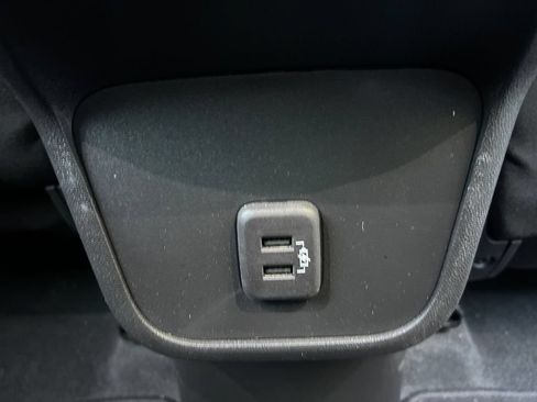 Used 2023 Chevrolet Equinox LT FWD image 23