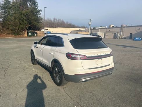 Used 2023 Lincoln Nautilus Standard w/ Premium Package image 3