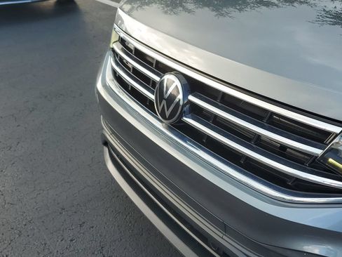 Used 2023 Volkswagen Tiguan SE FWD image 9