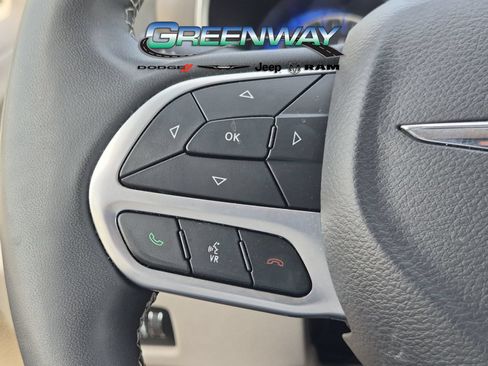 Used 2023 Chrysler Pacifica Touring-L FWD image 23