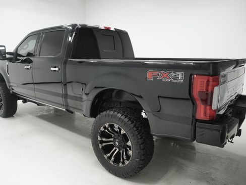 Used 2019 Ford F250 Platinum w/ Platinum Ultimate Package AWD/4WD image 5