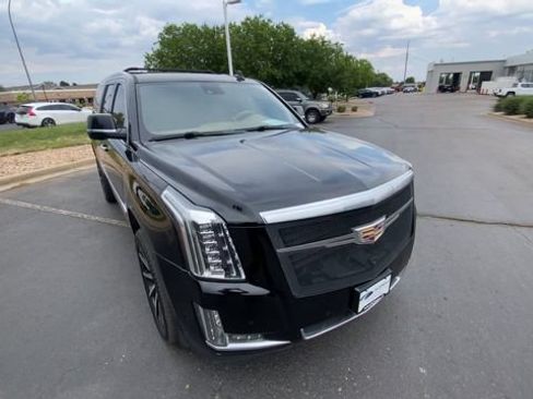 Used 2019 Cadillac Escalade ESV Platinum AWD/4WD image 3