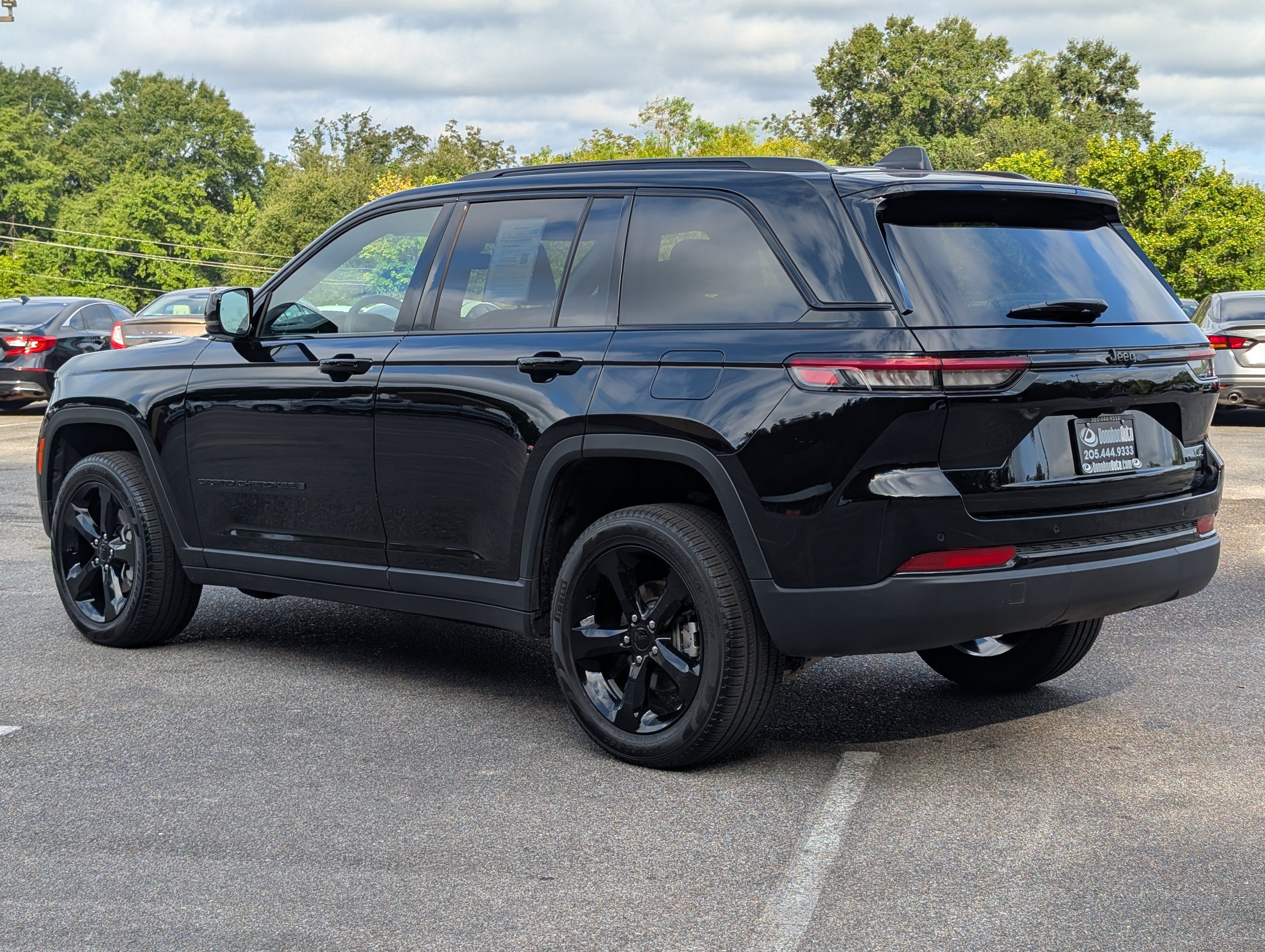 Used 2025 Jeep Grand Cherokee Limited w/ Black Appearance Package RWD image 7