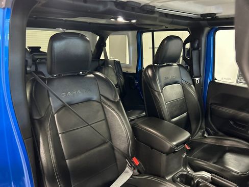 Used 2022 Jeep Wrangler Unlimited Sahara w/ Dual Top Group image 34