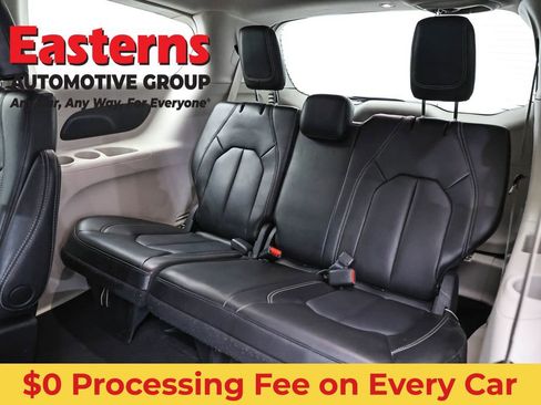 Used 2023 Chrysler Pacifica Touring-L FWD image 26