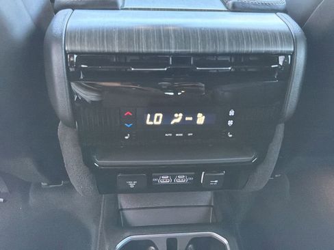 Used 2024 Jeep Wagoneer Series II image 23