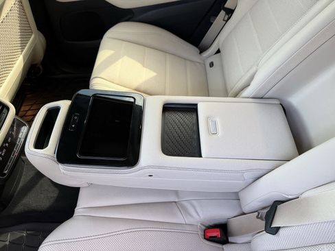 Certified 2025 Mercedes-Benz GLS 450 4MATIC image 17