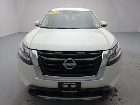 Used 2024 Nissan Pathfinder SL AWD/4WD image 4