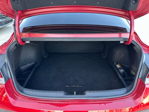 Used 2025 Hyundai Elantra Sport image 28