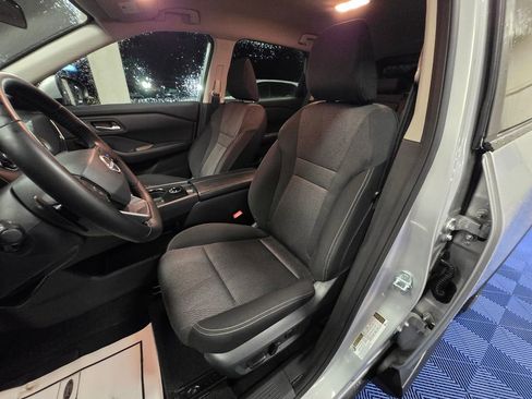 Used 2025 Nissan Rogue SV image 9