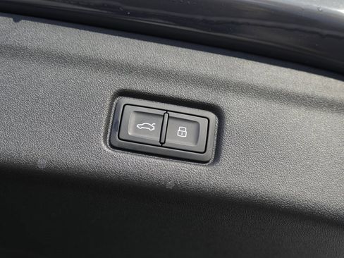 Used 2025 Audi Q6 e-tron Premium Plus w/ Premium Plus image 16