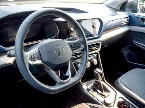 Used 2023 Volkswagen Taos SE AWD/4WD image 10