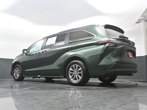 Used 2024 Toyota Sienna XLE image 32