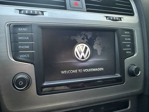 Used 2017 Volkswagen Golf S image 19