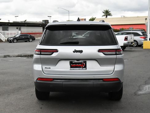 Used 2024 Jeep Grand Cherokee L Laredo AWD/4WD image 7
