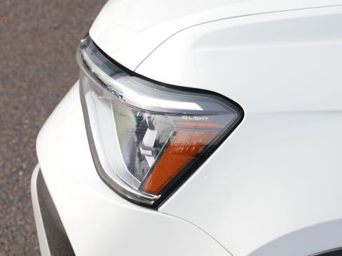 Used 2025 Volkswagen Taos SE image 16