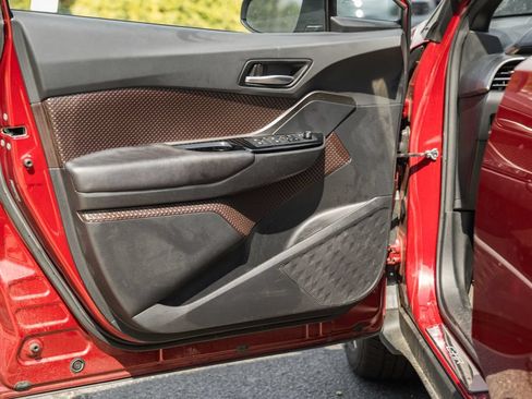 Used 2019 Toyota C-HR Limited FWD image 36