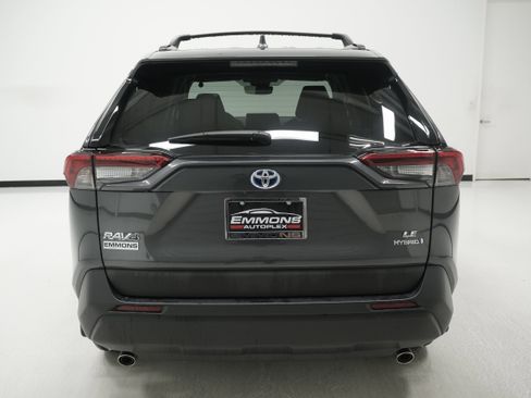 Used 2024 Toyota RAV4 LE AWD/4WD image 5
