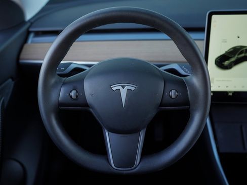 Used 2021 Tesla Model Y Long Range image 23