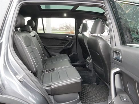 Used 2022 Volkswagen Tiguan SEL R-Line image 19