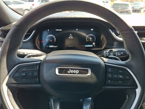 Used 2023 Jeep Grand Cherokee Altitude image 17