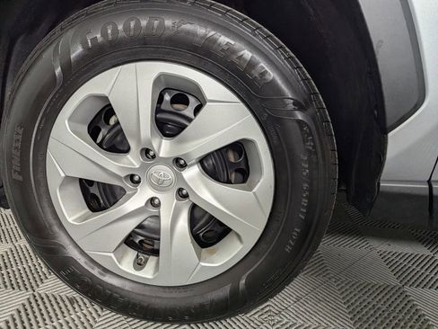 Used 2021 Toyota RAV4 LE image 9