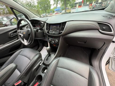 Used 2021 Chevrolet Trax LT w/ Premium Seat Package AWD/4WD image 10