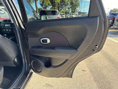 Used 2015 Kia Soul FWD image 15