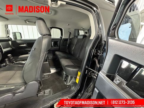 Used 2011 Toyota FJ Cruiser 4WD w/ Upgrade Pkg image 14