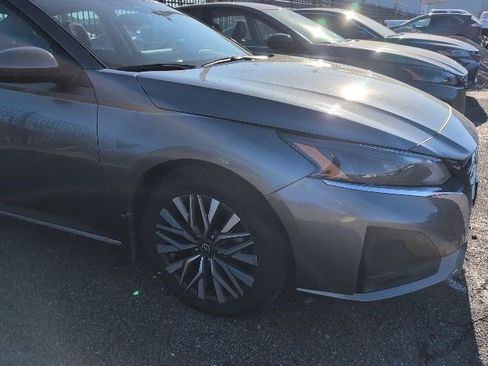 Used 2023 Nissan Altima 2.5 SV w/ SV Premium Package image 4