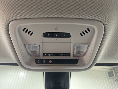 Used 2021 Chevrolet Traverse Premier AWD/4WD image 20