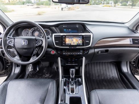Used 2016 Honda Accord Touring image 18