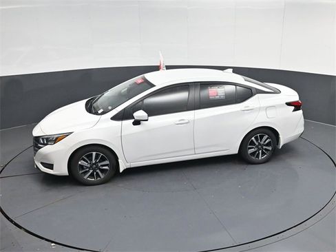 Used 2025 Nissan Versa SV w/ Trunk Package image 43