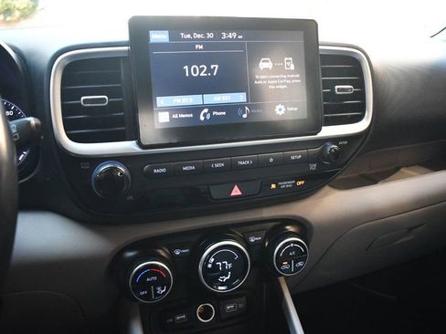 Used 2022 Hyundai Venue SEL w/ Cargo Package image 25